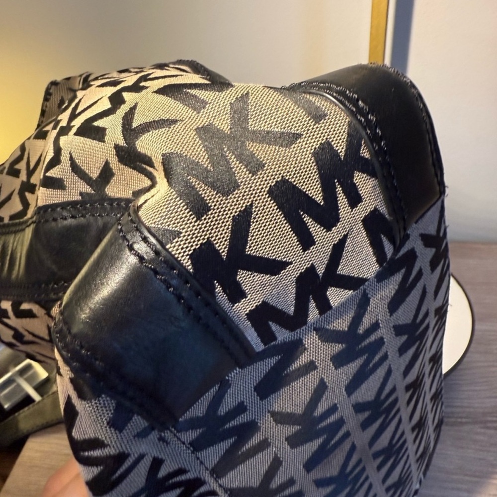 Michael Kors Large Signature Hobo Bag Black Canvas and Leather - Picture 6 of 7